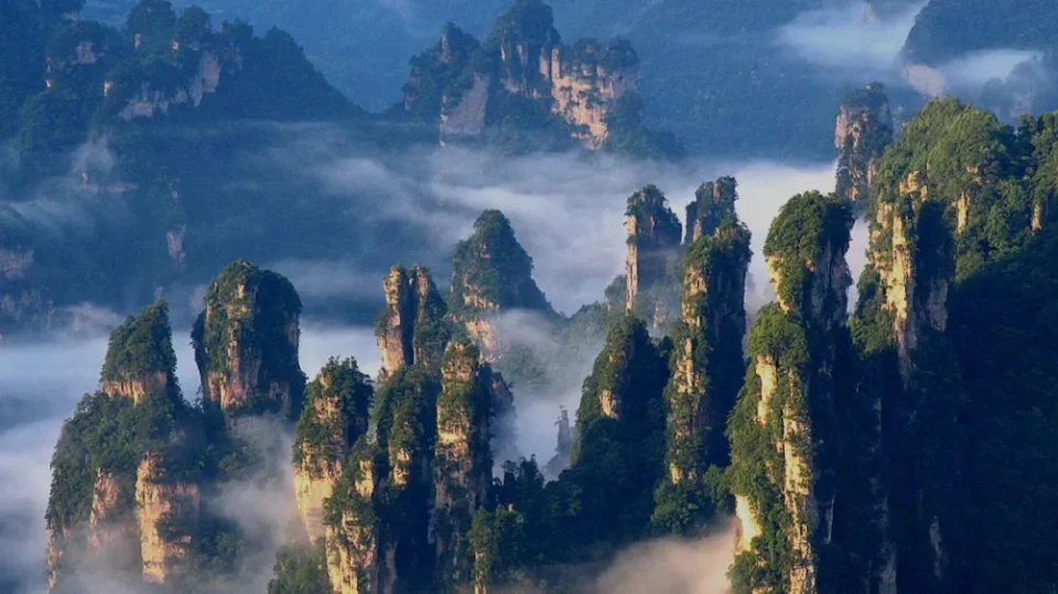 探索张家界旅游与股票市场的双重魅力