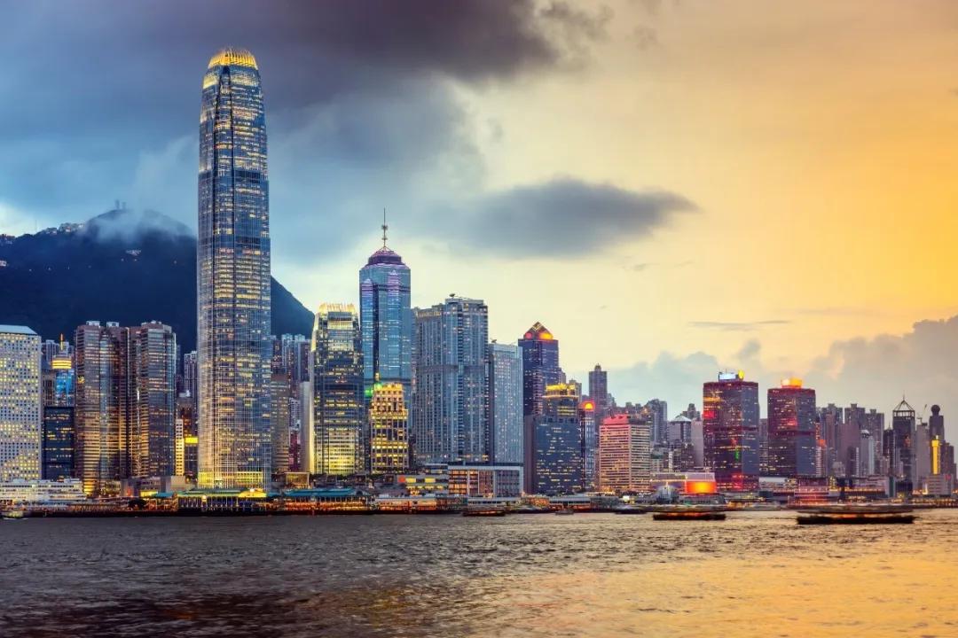 清盘呈请聆讯延期，关键日期押后至10月18日，市场影响与后续展望