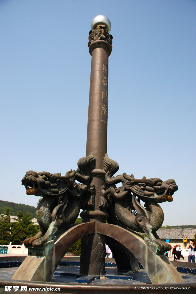 压舱石与定海神针，稳固社会与心灵的双重支柱