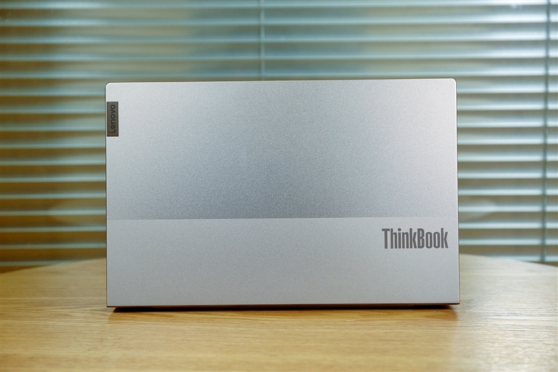 联想震撼发布，ThinkBook Codename Flip—革新双屏AIPC，重塑未来工作形态