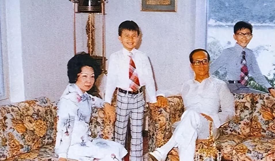 李嘉诚的股票投资哲学与多元化布局