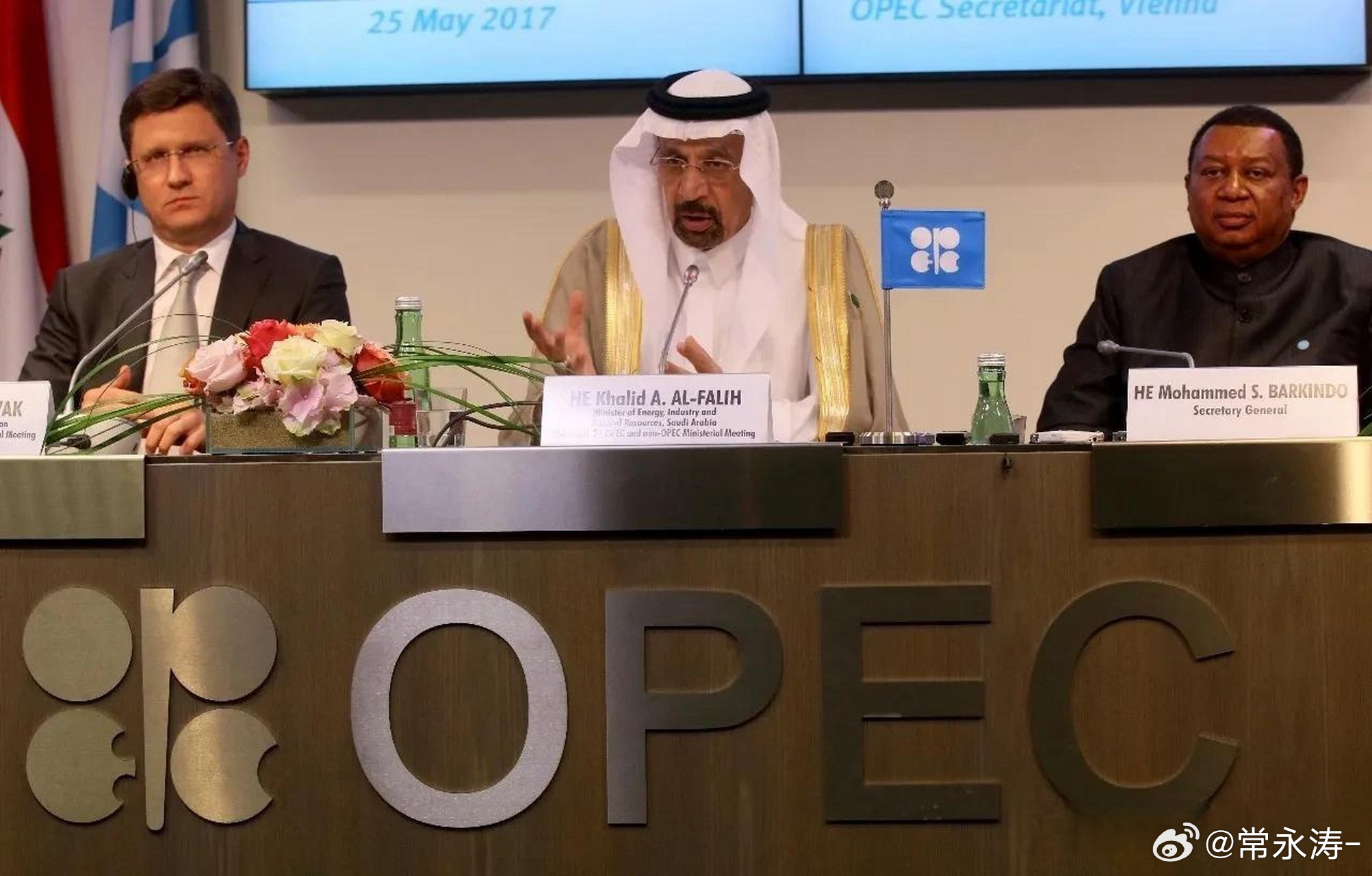 科技巨头震荡与能源市场展望，戴尔股价暴跌、谷歌云裁员及OPEC+减产动向