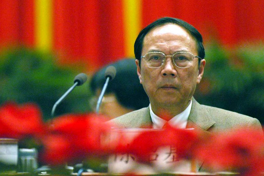 决定解除保守党主席扎哈维在英政府中职务，政治风波与未来展望