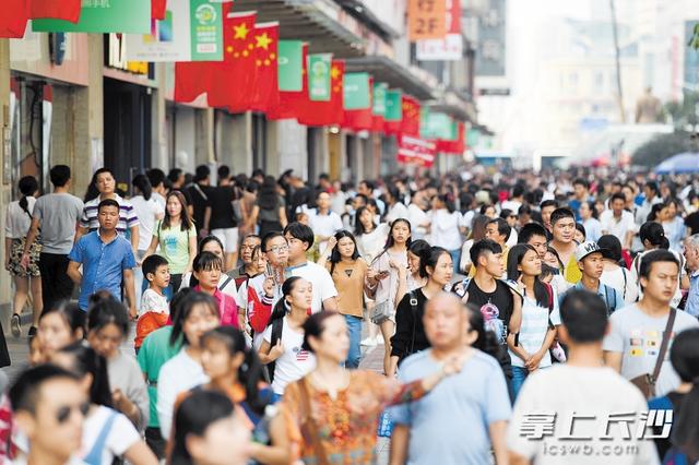 黄金周回归，重启的不仅是假期，更是经济的活力与文化的共鸣