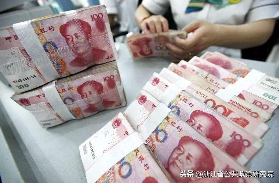 道指期货微跌0.3%3M背景下，福特汽车加入全球裁员大潮，行业转型与挑战