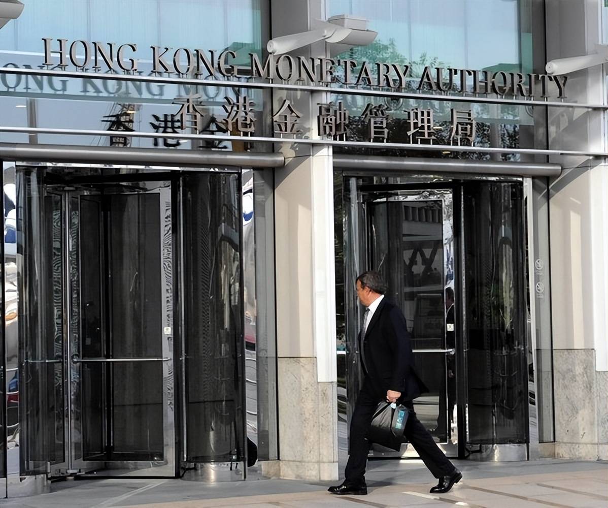 推动金融开放新高度，鼓励中资银行保险机构在香港设立境外区域总部