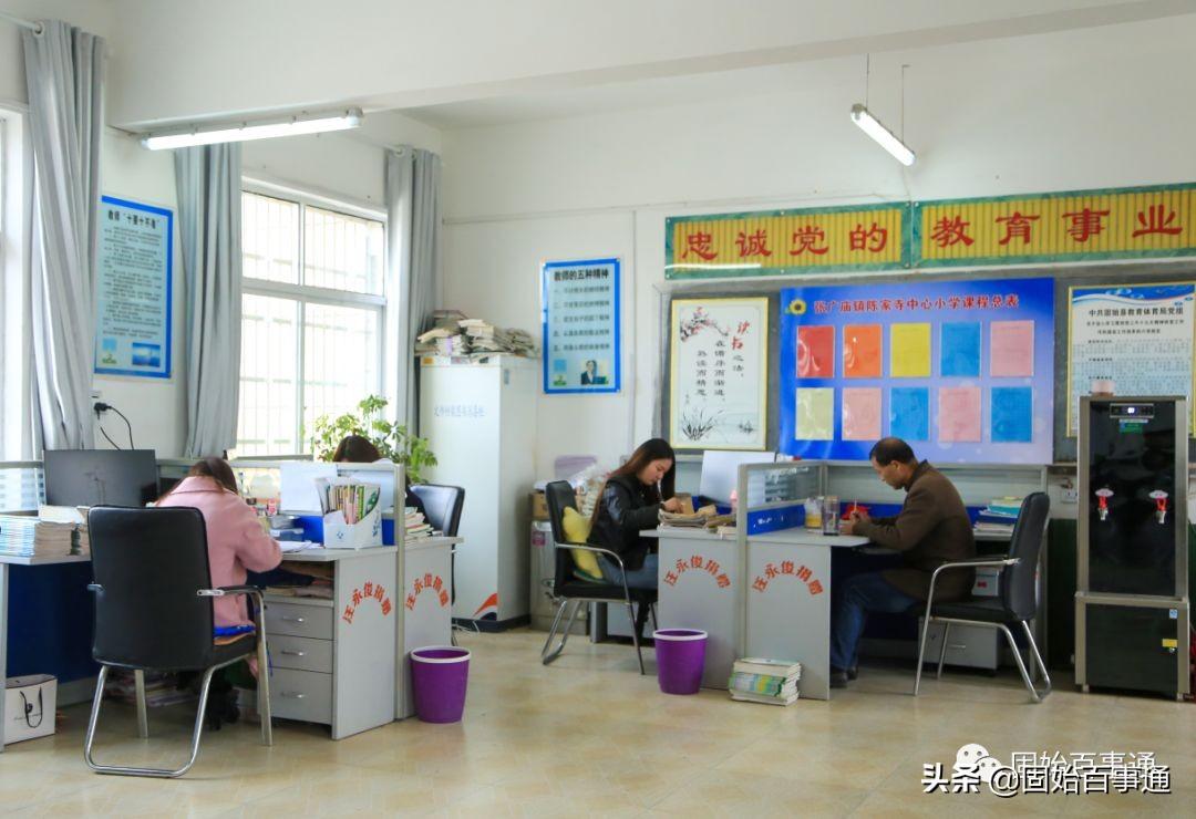 资深科研教授，智慧之光，照亮科学探索的征途